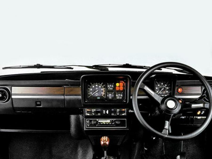Торпедо Alfa Romeo Alfetta GTV/SE (116) 1978 года  (фото 2 из 2)